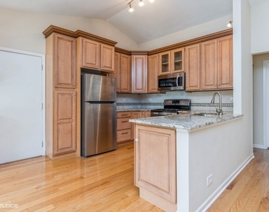 421 Bayview Avenue - Photo Thumbnail 3