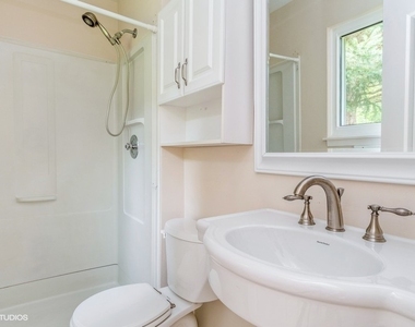 421 Bayview Avenue - Photo Thumbnail 6