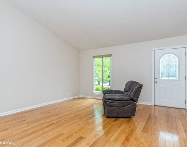 421 Bayview Avenue - Photo Thumbnail 2