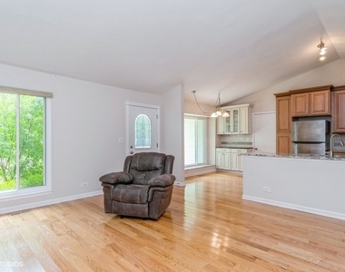 421 Bayview Avenue - Photo Thumbnail 1