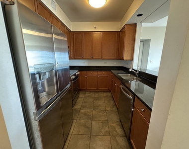 130 N Garland Court - Photo Thumbnail 2
