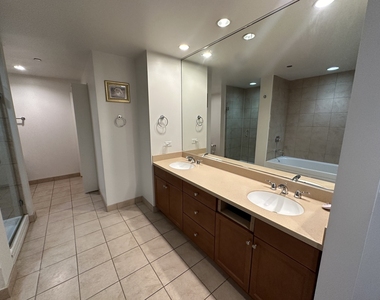 130 N Garland Court - Photo Thumbnail 16