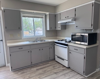 1353 Lakeview Avenue - Photo Thumbnail 2