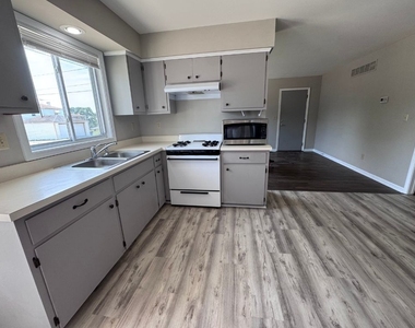 1353 Lakeview Avenue - Photo Thumbnail 1