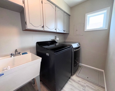 1353 Lakeview Avenue - Photo Thumbnail 7
