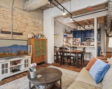 400 W Ontario Street - Photo Thumbnail 3