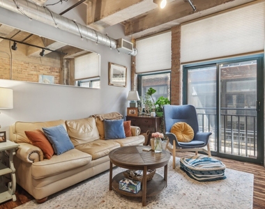 400 W Ontario Street - Photo Thumbnail 2