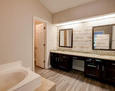 4940 Tanners Spring Drive - Photo Thumbnail 11