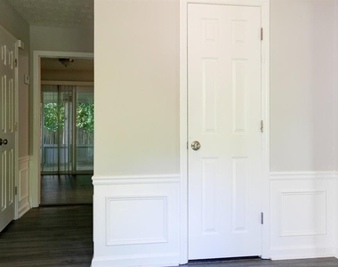 4940 Tanners Spring Drive - Photo Thumbnail 8
