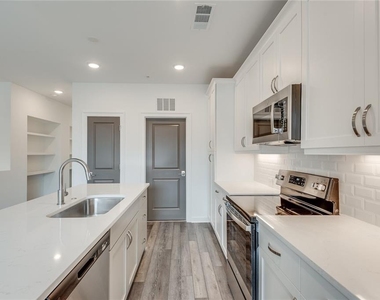 513 Burton Drive - Photo Thumbnail 14