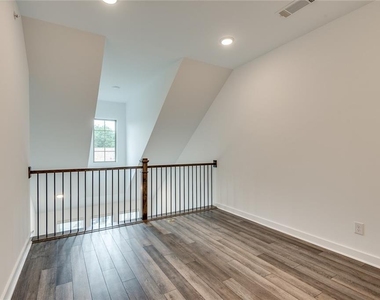 513 Burton Drive - Photo Thumbnail 13