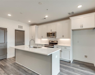 513 Burton Drive - Photo Thumbnail 4