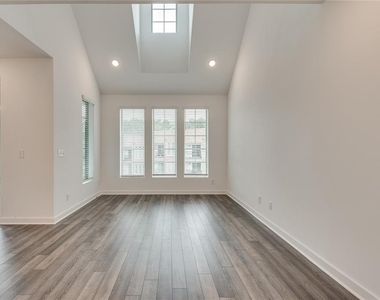 513 Burton Drive - Photo Thumbnail 5