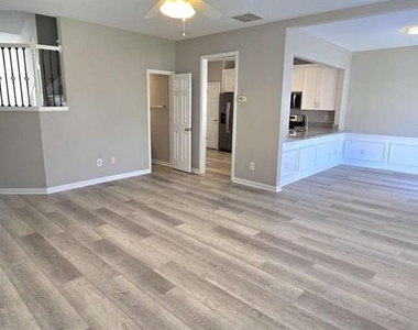 3611 Gainesway Trace - Photo Thumbnail 7