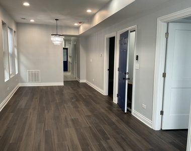 7940 S Carpenter Street - Photo Thumbnail 7