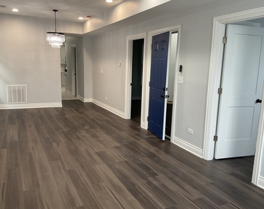 7940 S Carpenter Street - Photo Thumbnail 3