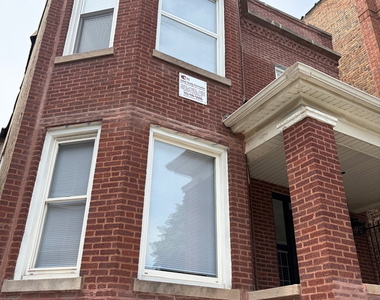 7940 S Carpenter Street - Photo Thumbnail 2