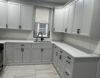7940 S Carpenter Street - Photo Thumbnail 24