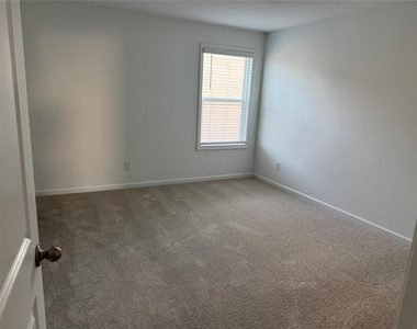 30 Everly Way - Photo Thumbnail 16