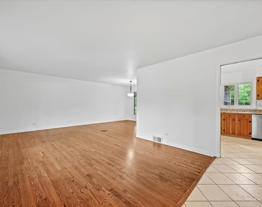 116 S Deerpath Road - Photo Thumbnail 2