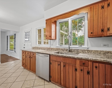 116 S Deerpath Road - Photo Thumbnail 9