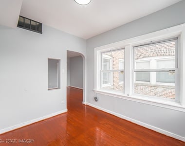 6720 S Paxton Avenue - Photo Thumbnail 11