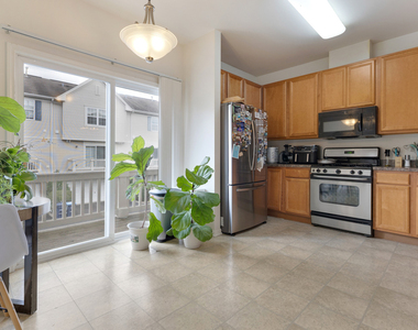 726 Hanbury Drive - Photo Thumbnail 4