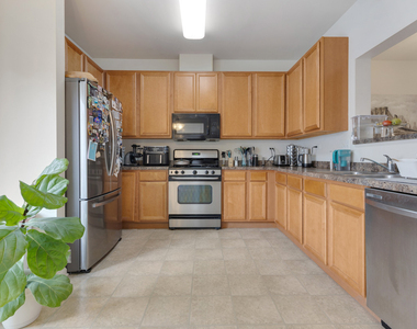 726 Hanbury Drive - Photo Thumbnail 6