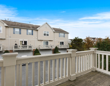 726 Hanbury Drive - Photo Thumbnail 7