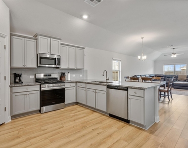 13724 Sabine Lake Drive - Photo Thumbnail 12