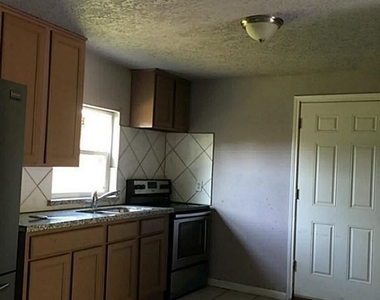 602 Illinois Street - Photo Thumbnail 3