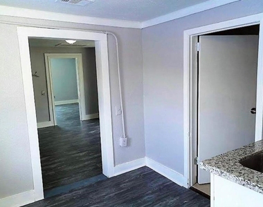 412 N 8th Street - Photo Thumbnail 1