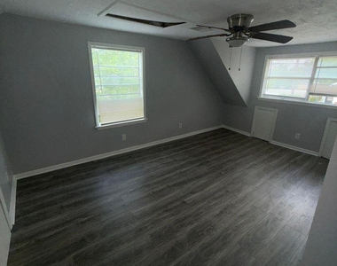3012 Live Oak Street - Photo Thumbnail 9
