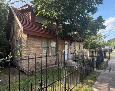 3012 Live Oak Street - Photo Thumbnail 1