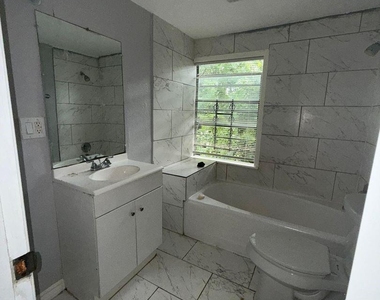 3012 Live Oak Street - Photo Thumbnail 8