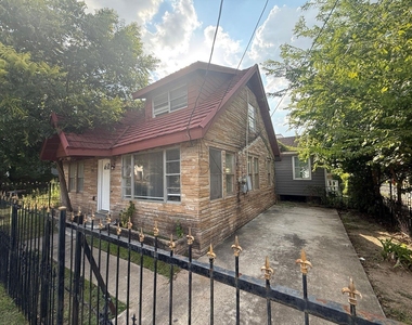 3012 Live Oak Street - Photo Thumbnail 11