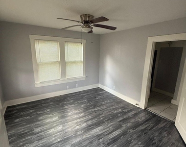3012 Live Oak Street - Photo Thumbnail 2