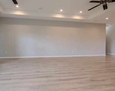 2422 Cardinal Drive - Photo Thumbnail 8