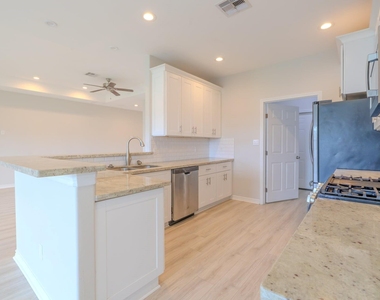2422 Cardinal Drive - Photo Thumbnail 2