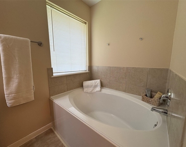 2515 Ember Canyon Lane - Photo Thumbnail 18