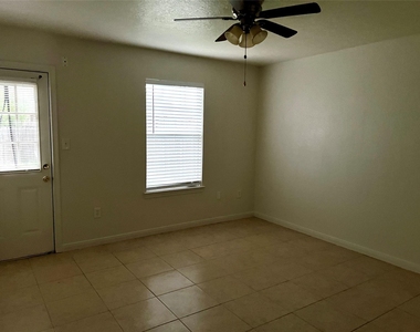 4725 10th Street - Photo Thumbnail 5
