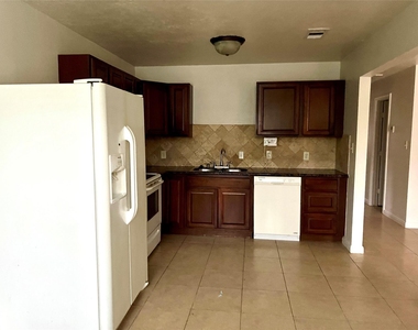 4725 10th Street - Photo Thumbnail 8
