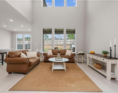359 Mallorn Lane - Photo Thumbnail 8