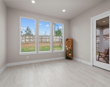 359 Mallorn Lane - Photo Thumbnail 18