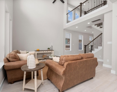 359 Mallorn Lane - Photo Thumbnail 12