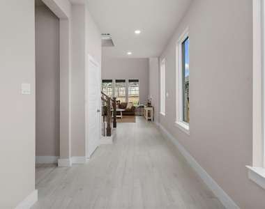 359 Mallorn Lane - Photo Thumbnail 5