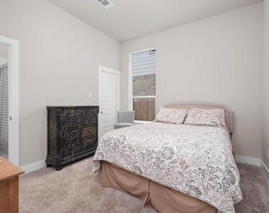 359 Mallorn Lane - Photo Thumbnail 7