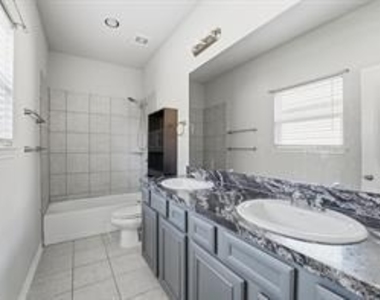 1204 Parkhurst Avenue - Photo Thumbnail 4