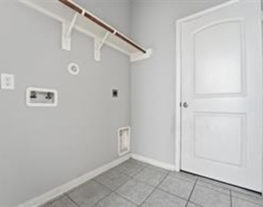 1204 Parkhurst Avenue - Photo Thumbnail 10