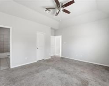 1204 Parkhurst Avenue - Photo Thumbnail 5